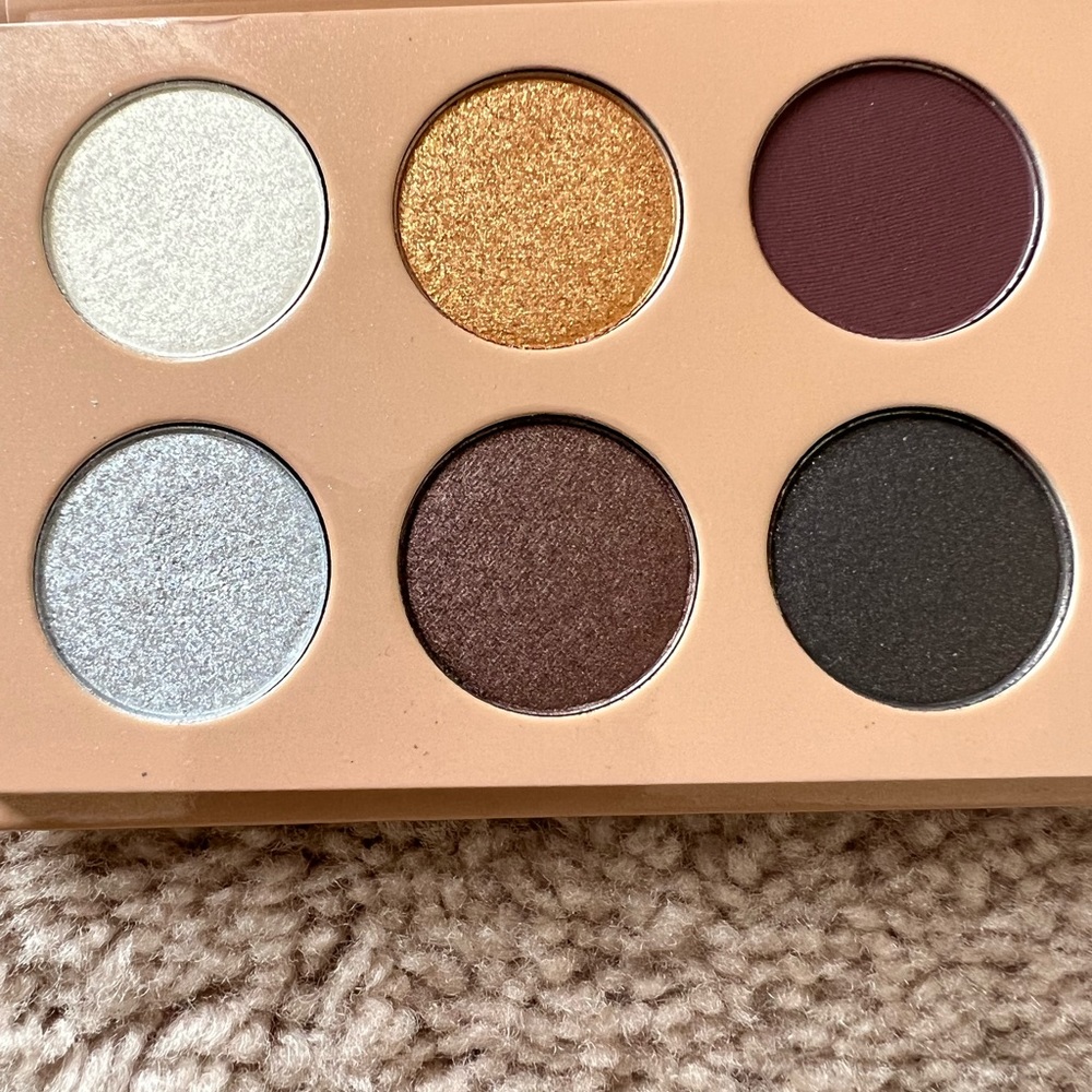 Kkw beauty Glitz & Glam eyeshadow palette